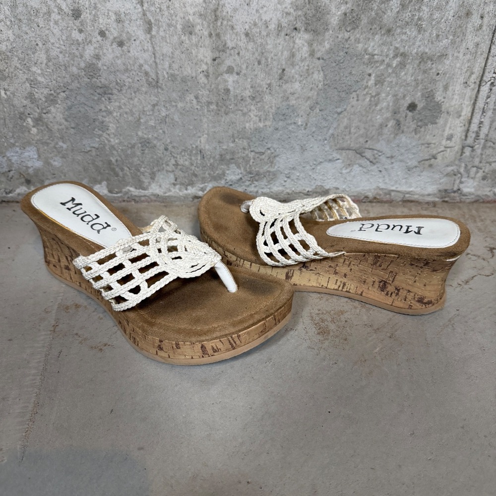 Mudd Womens White Crochet Wedge Sandals Cork Platform Thong Slides Size 7M Boho